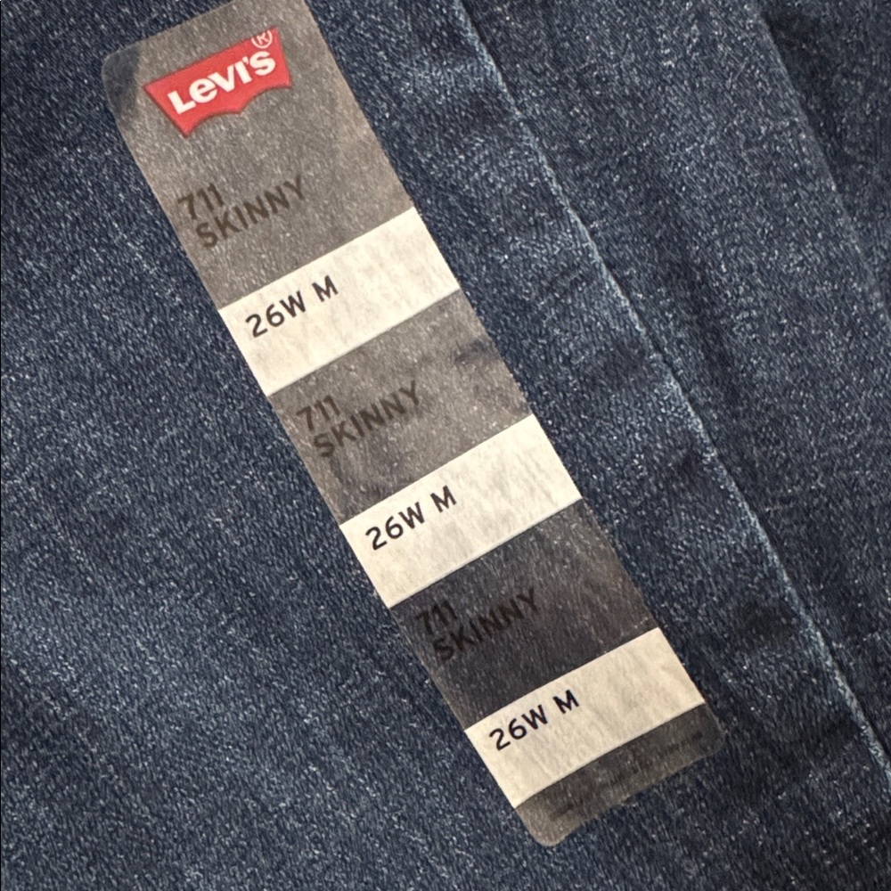 NEW LEVI’S 711 PLUS SIZE SKINNY MID RISE DESTRUCTED ANKLE JEANS - Picture 13 of 14